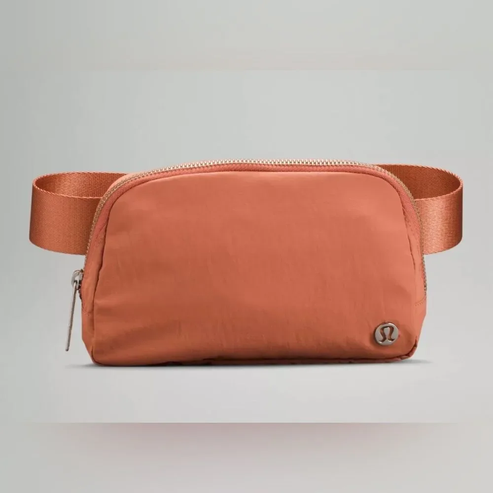 Lululemon Mauve  Everywhere Belt Bag 1L (EBB) Shown in mystic pink on model